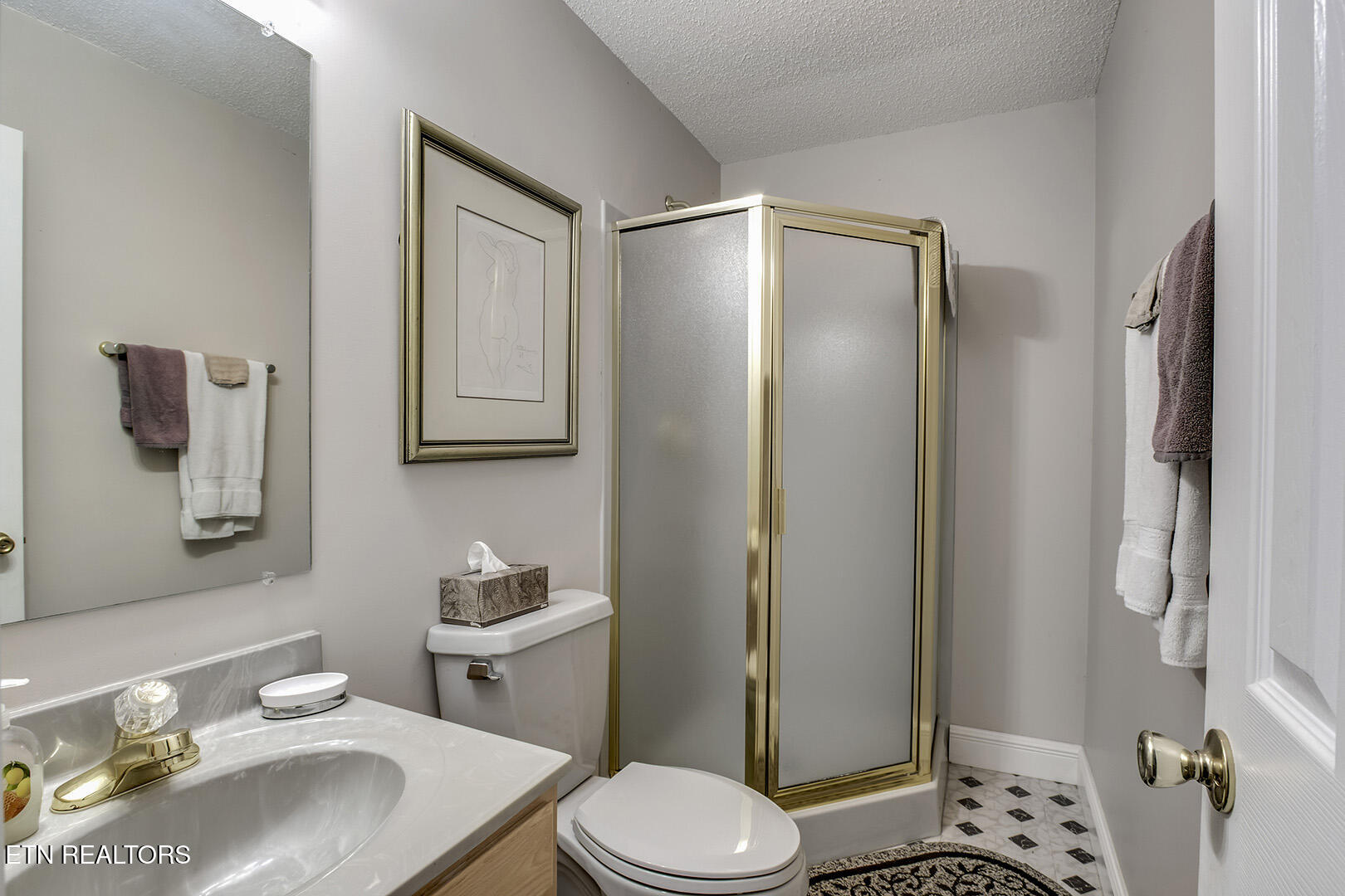 Loudon, Tennessee 37774, United States, 4 Bedrooms Bedrooms, ,5 BathroomsBathrooms,Residential,Pending,168126