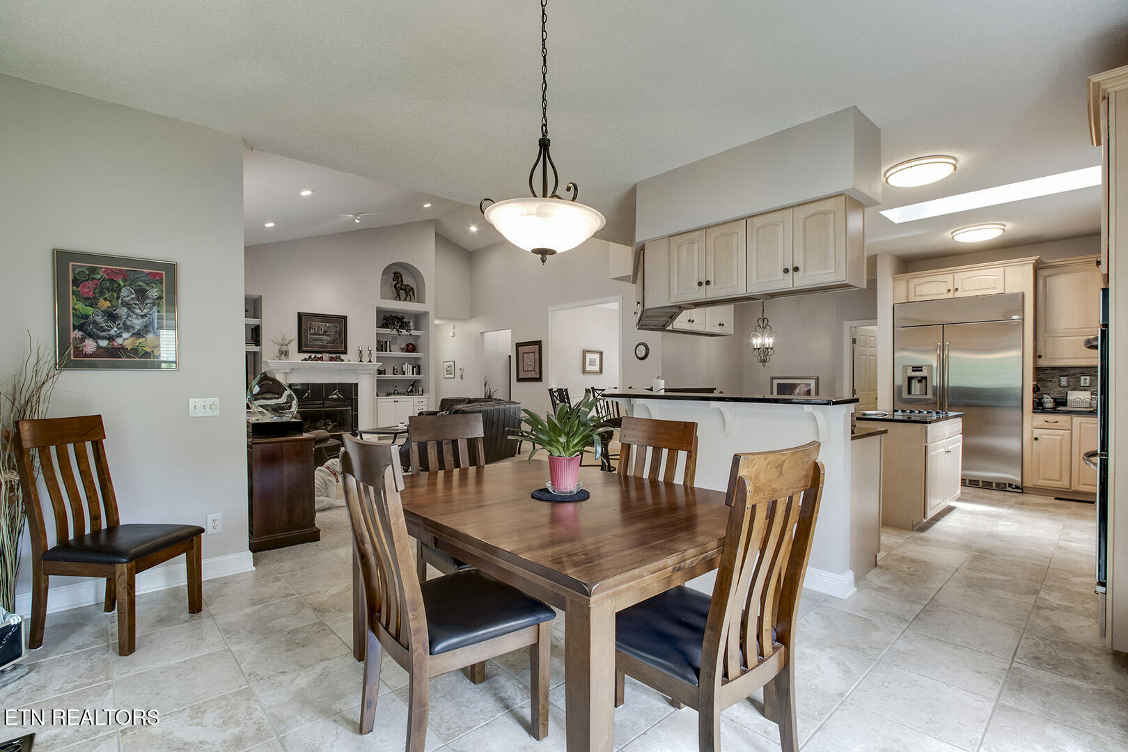 Loudon, Tennessee 37774, United States, 4 Bedrooms Bedrooms, ,5 BathroomsBathrooms,Residential,Pending,168126