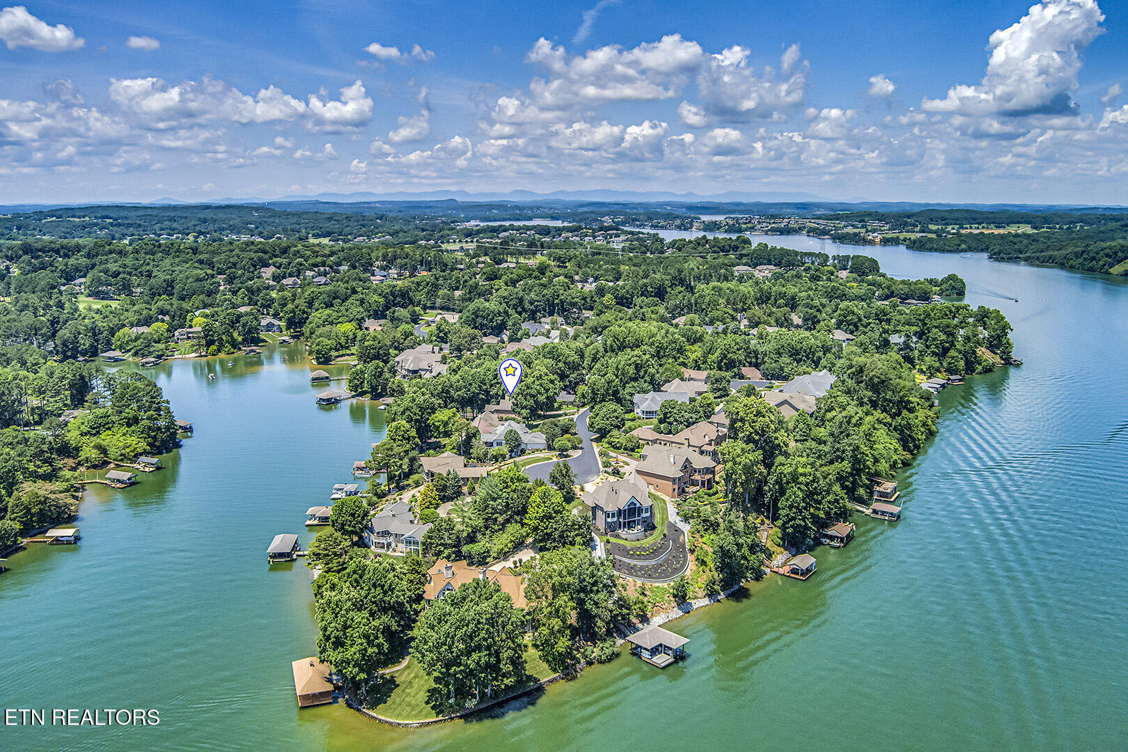 Loudon, Tennessee 37774, United States, 4 Bedrooms Bedrooms, ,5 BathroomsBathrooms,Residential,Pending,168126