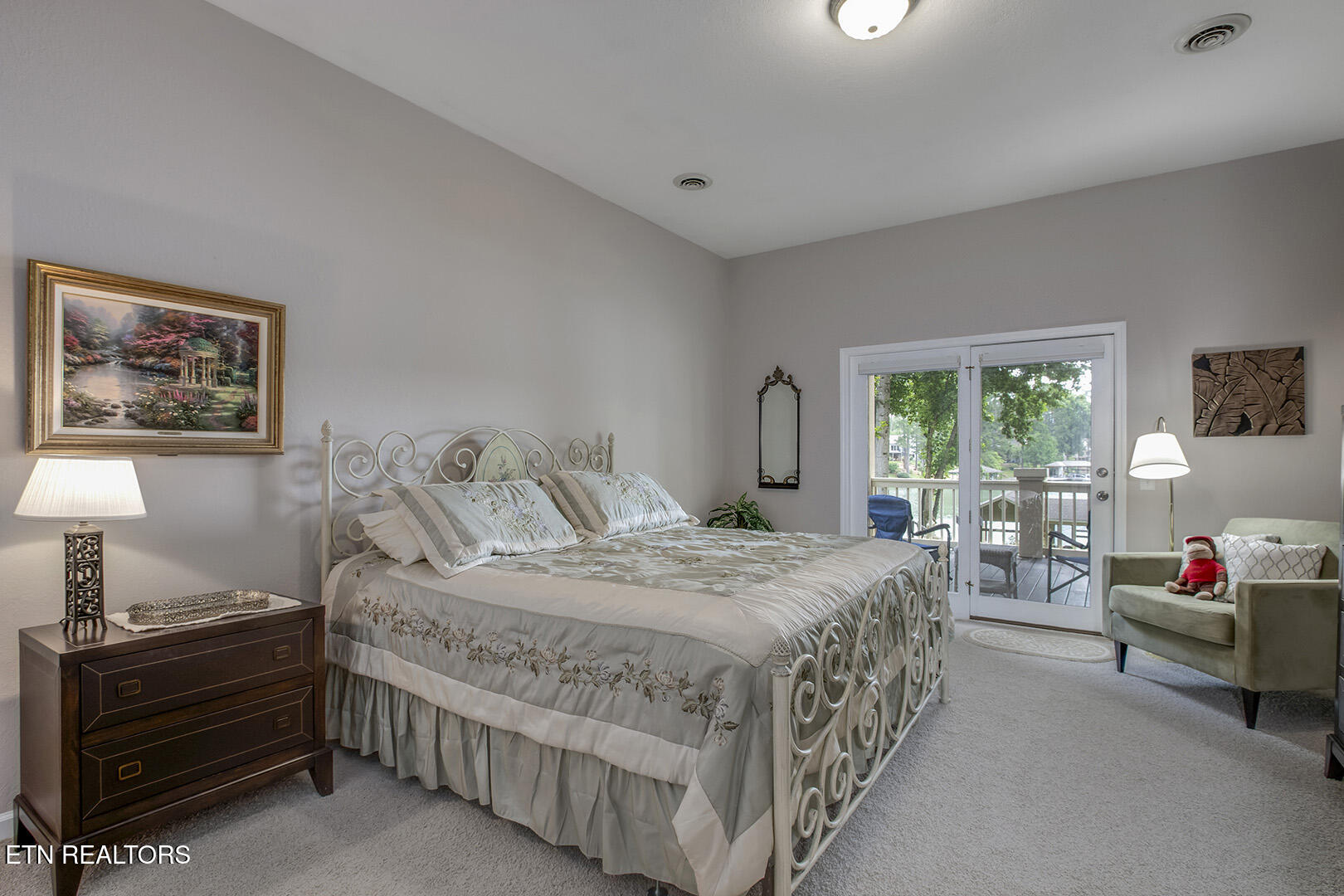 Loudon, Tennessee 37774, United States, 4 Bedrooms Bedrooms, ,5 BathroomsBathrooms,Residential,Pending,168126