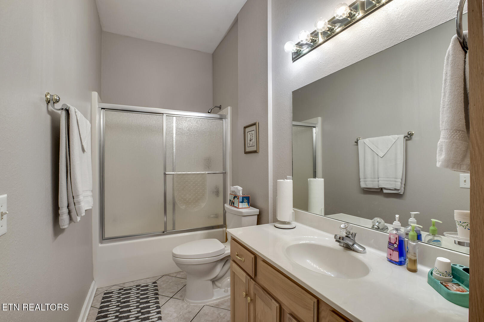 Loudon, Tennessee 37774, United States, 4 Bedrooms Bedrooms, ,5 BathroomsBathrooms,Residential,Pending,168126