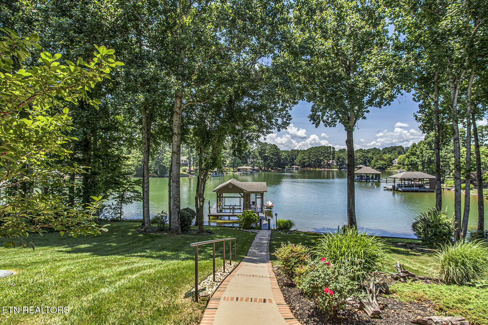 Loudon, Tennessee 37774, United States, 4 Bedrooms Bedrooms, ,5 BathroomsBathrooms,Residential,Pending,168126