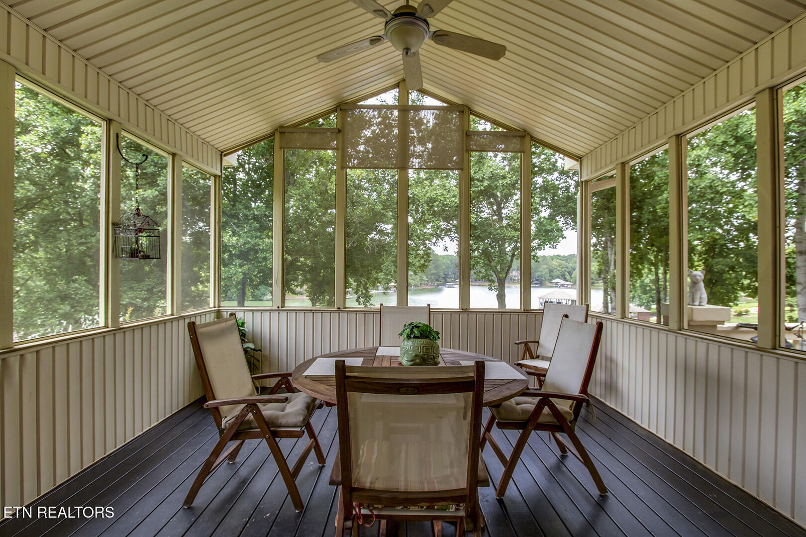 Loudon, Tennessee 37774, United States, 4 Bedrooms Bedrooms, ,5 BathroomsBathrooms,Residential,Pending,168126