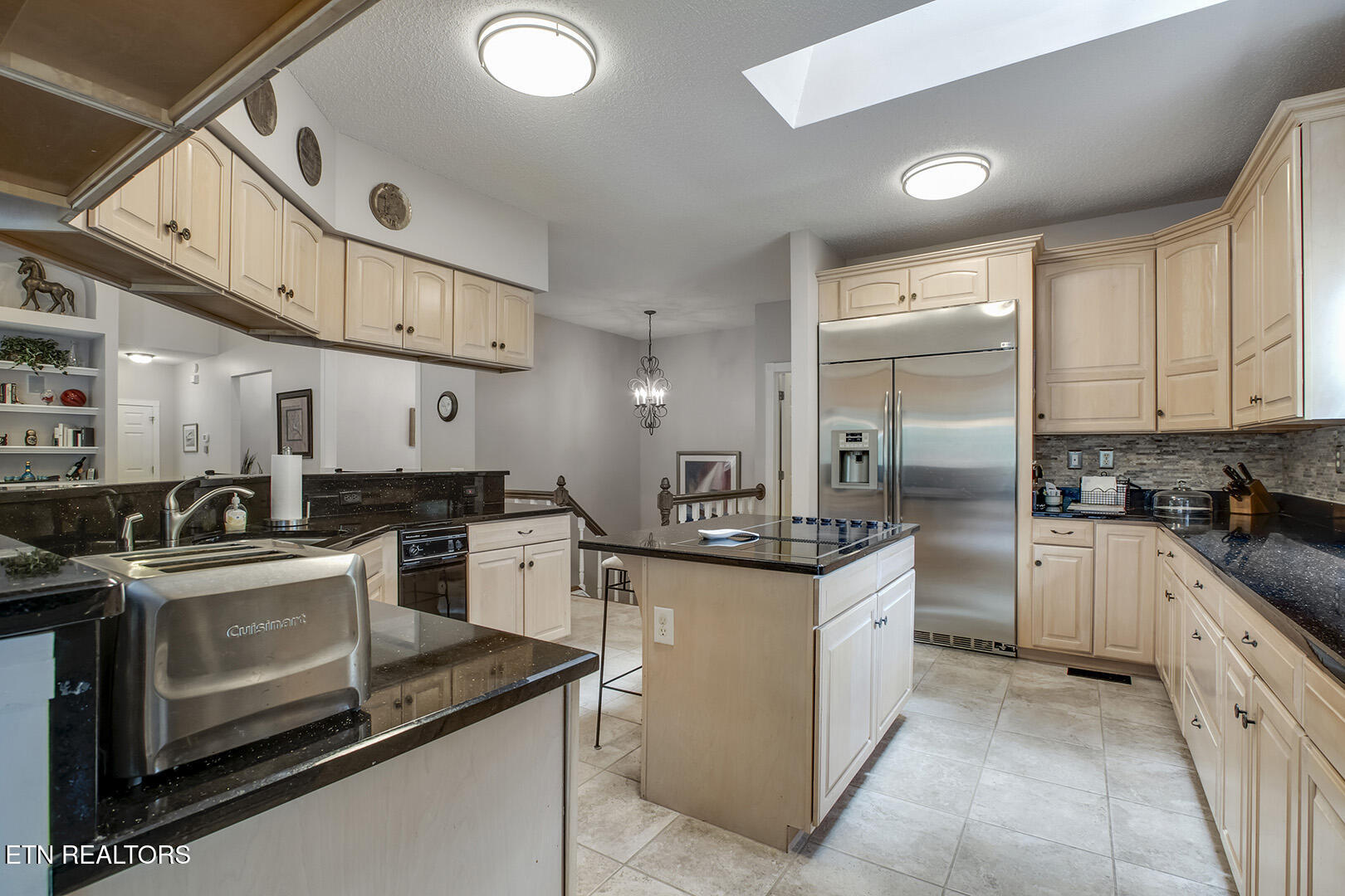 Loudon, Tennessee 37774, United States, 4 Bedrooms Bedrooms, ,5 BathroomsBathrooms,Residential,Pending,168126