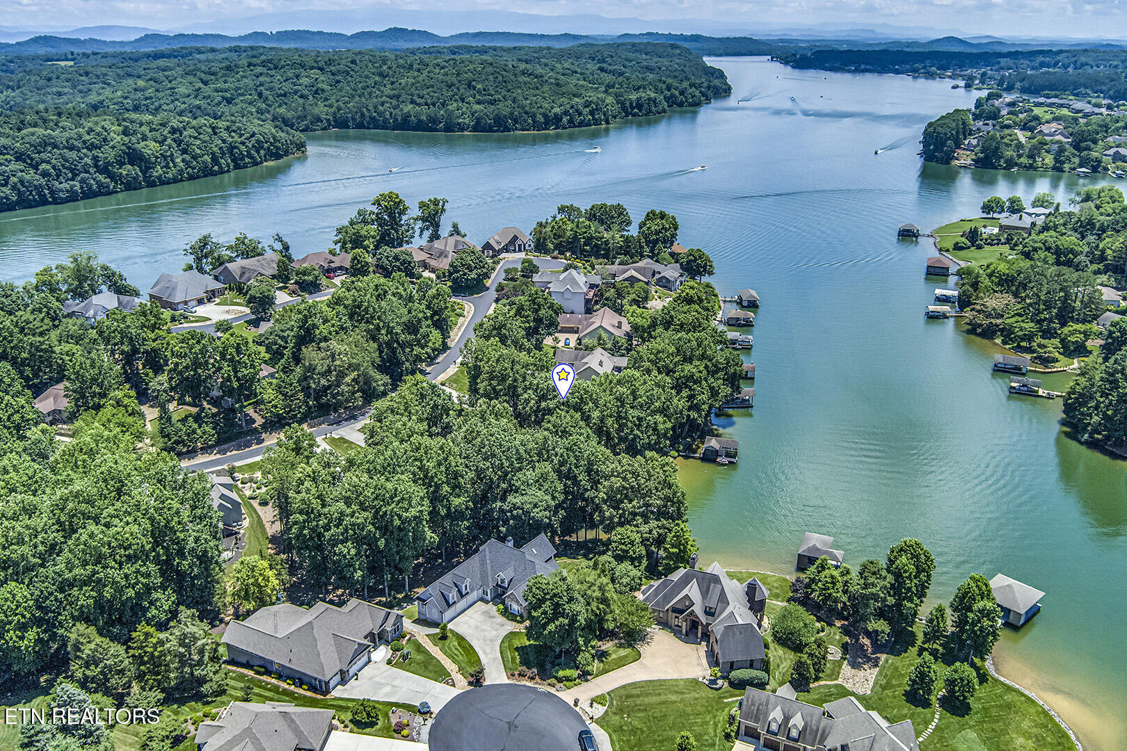 Loudon, Tennessee 37774, United States, 4 Bedrooms Bedrooms, ,5 BathroomsBathrooms,Residential,Pending,168126