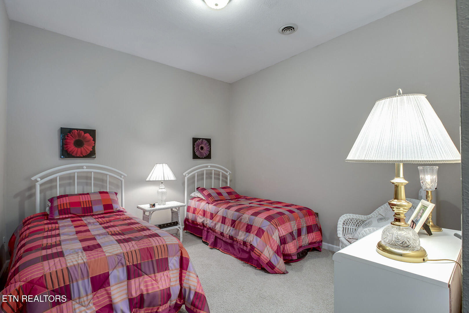 Loudon, Tennessee 37774, United States, 4 Bedrooms Bedrooms, ,5 BathroomsBathrooms,Residential,Pending,168126