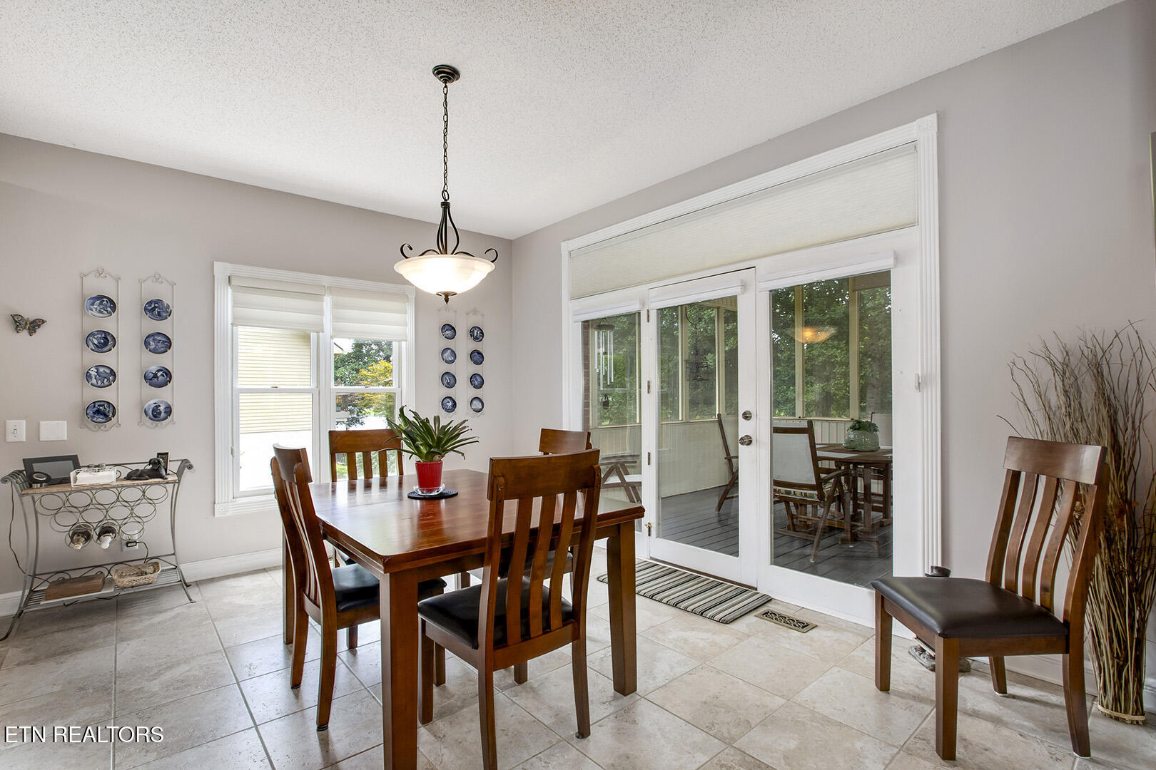 Loudon, Tennessee 37774, United States, 4 Bedrooms Bedrooms, ,5 BathroomsBathrooms,Residential,Pending,168126