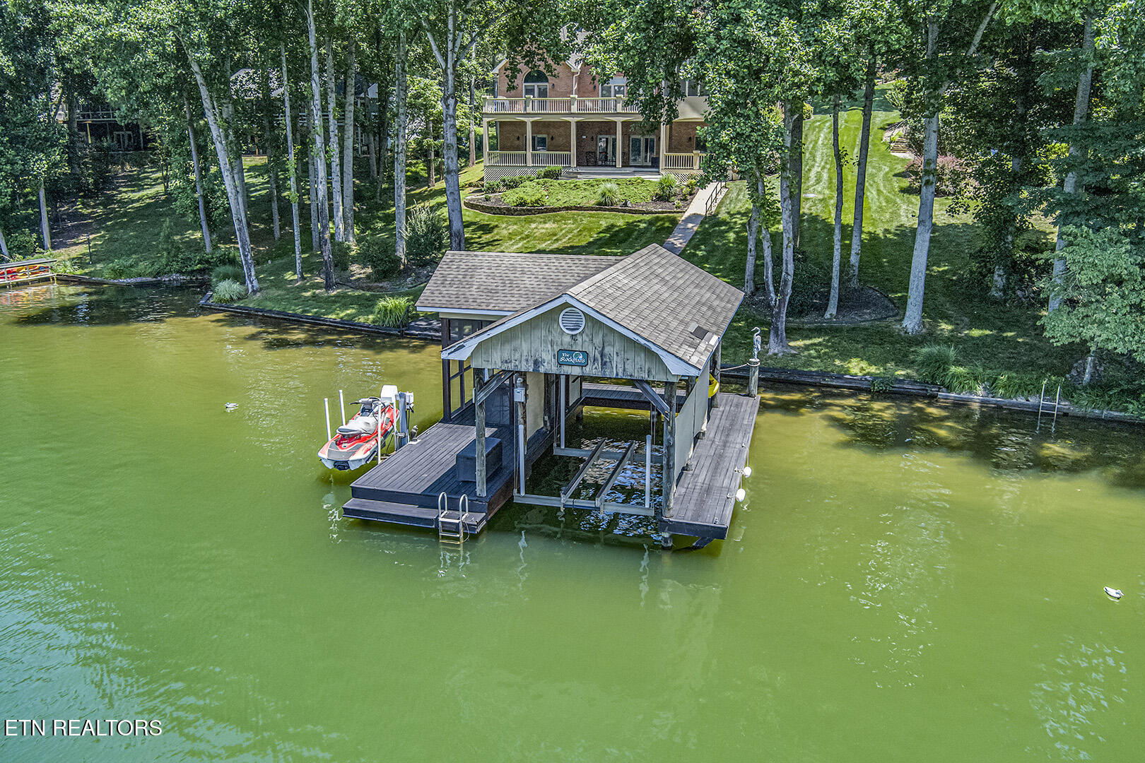 Loudon, Tennessee 37774, United States, 4 Bedrooms Bedrooms, ,5 BathroomsBathrooms,Residential,Pending,168126