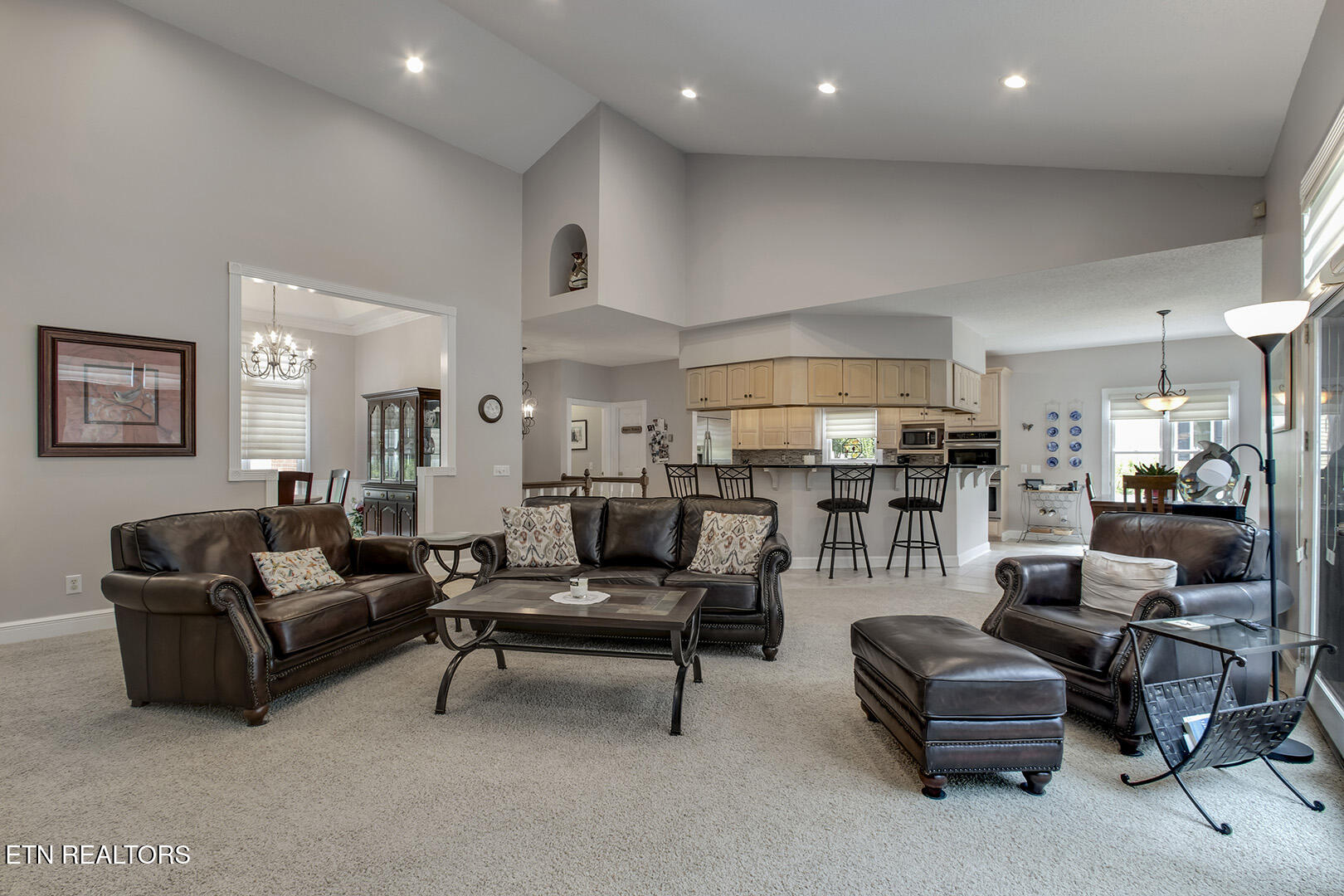 Loudon, Tennessee 37774, United States, 4 Bedrooms Bedrooms, ,5 BathroomsBathrooms,Residential,Pending,168126