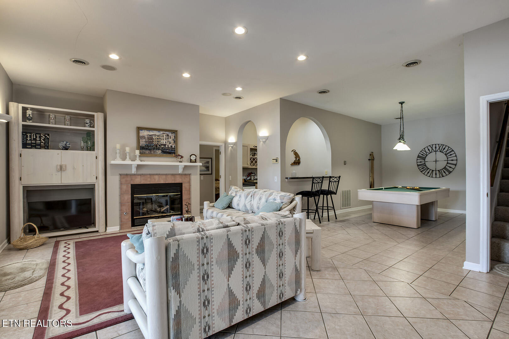 Loudon, Tennessee 37774, United States, 4 Bedrooms Bedrooms, ,5 BathroomsBathrooms,Residential,Pending,168126