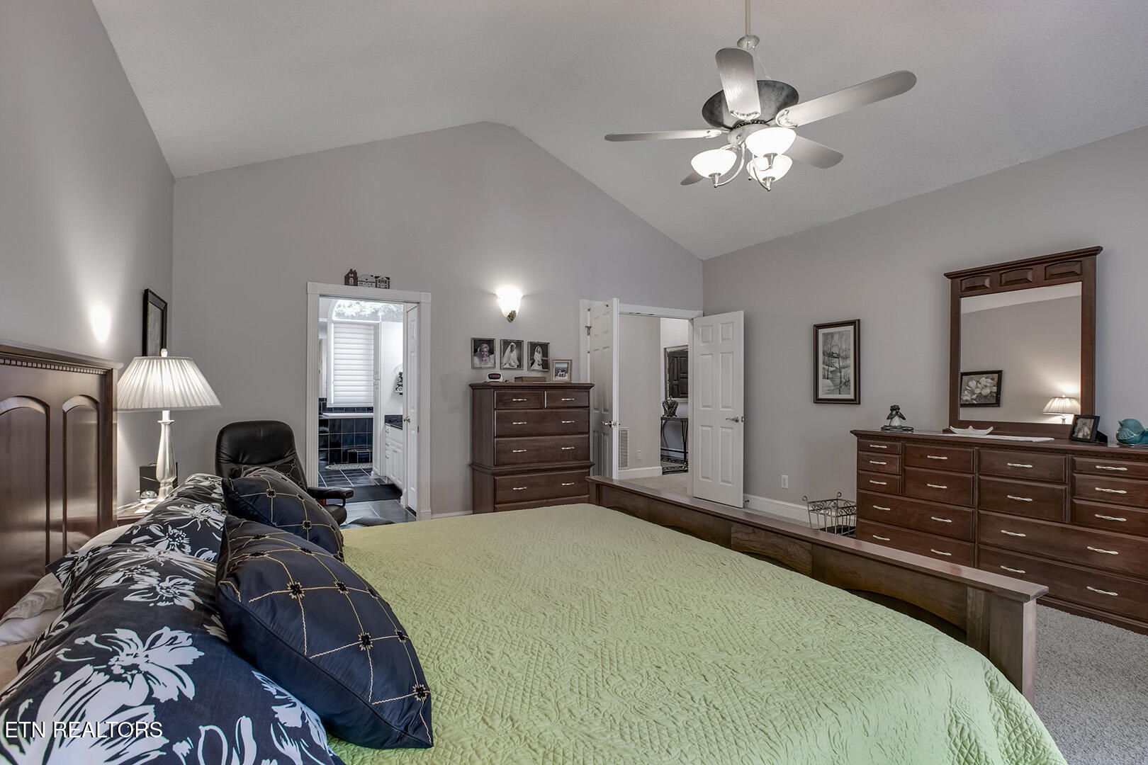 Loudon, Tennessee 37774, United States, 4 Bedrooms Bedrooms, ,5 BathroomsBathrooms,Residential,Pending,168126