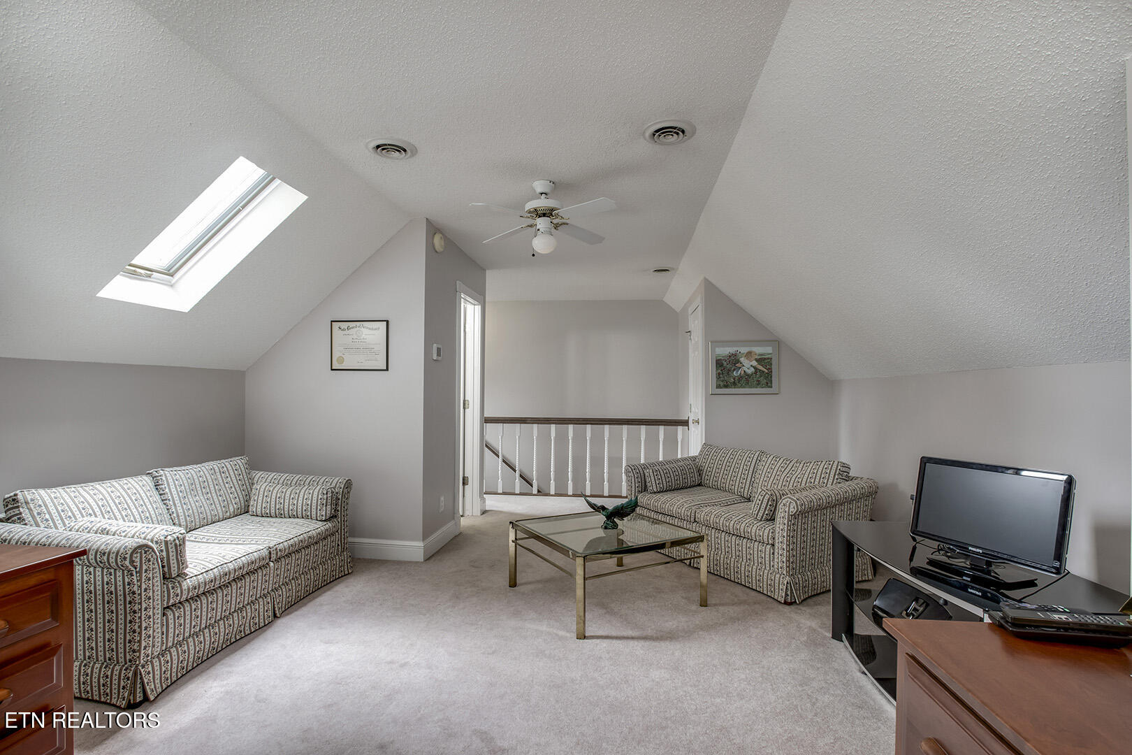 Loudon, Tennessee 37774, United States, 4 Bedrooms Bedrooms, ,5 BathroomsBathrooms,Residential,Pending,168126