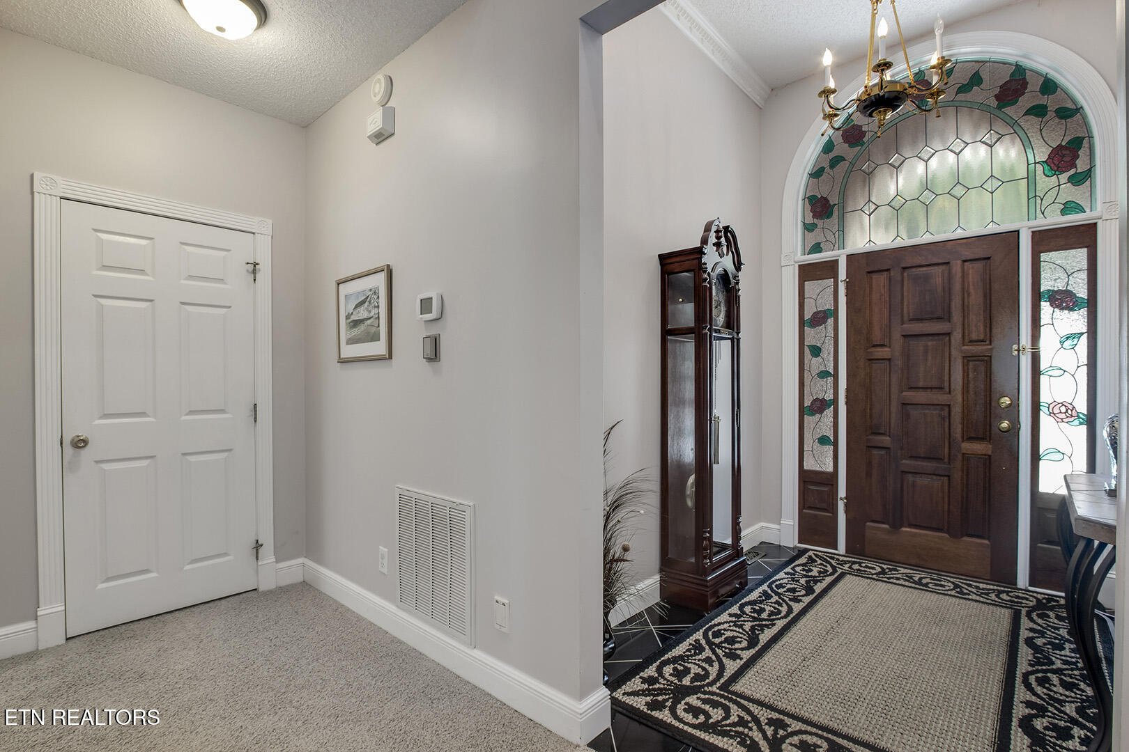 Loudon, Tennessee 37774, United States, 4 Bedrooms Bedrooms, ,5 BathroomsBathrooms,Residential,Pending,168126