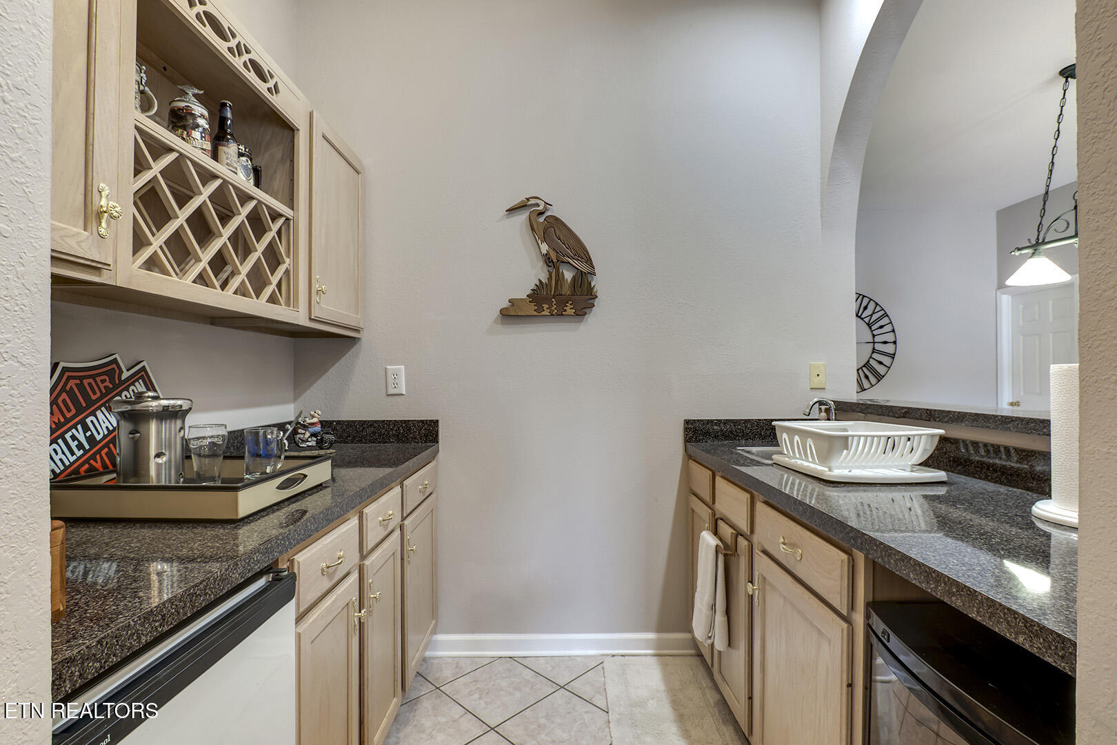 Loudon, Tennessee 37774, United States, 4 Bedrooms Bedrooms, ,5 BathroomsBathrooms,Residential,Pending,168126