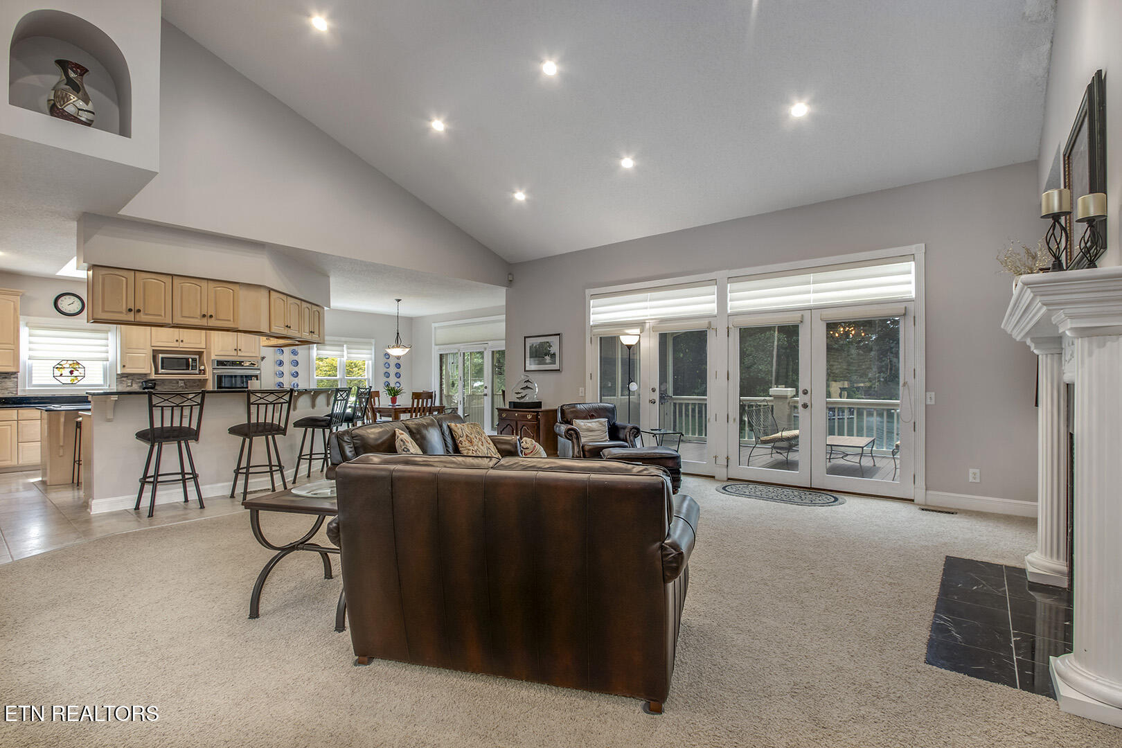 Loudon, Tennessee 37774, United States, 4 Bedrooms Bedrooms, ,5 BathroomsBathrooms,Residential,Pending,168126