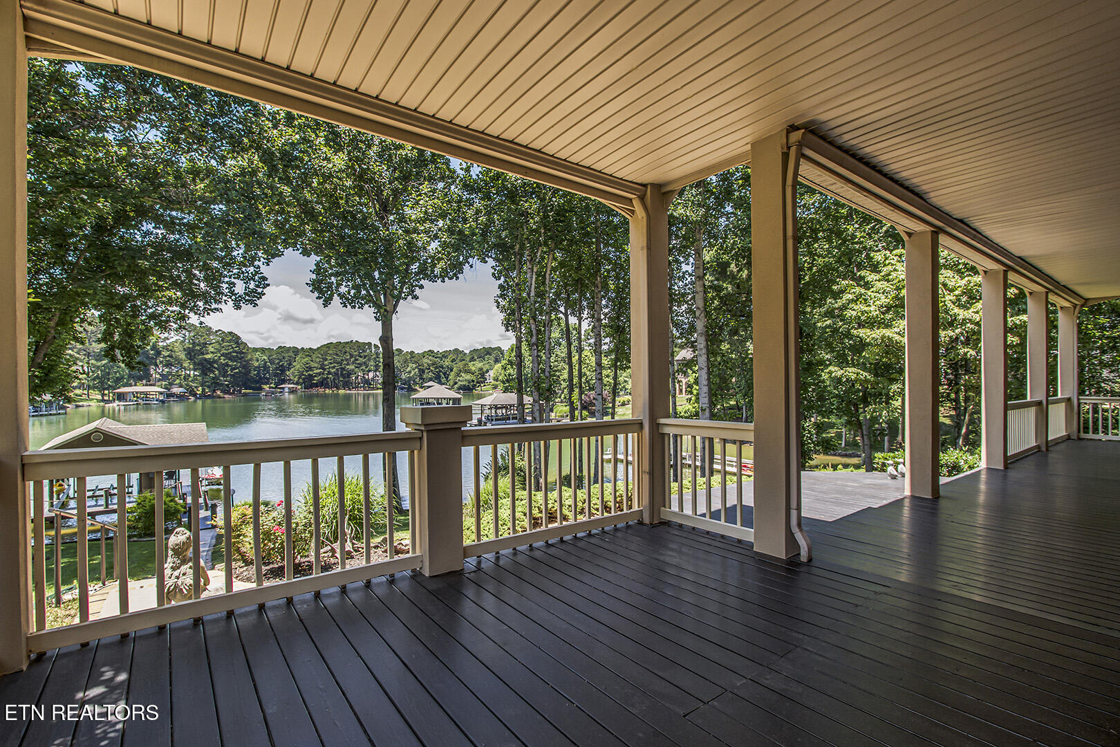 Loudon, Tennessee 37774, United States, 4 Bedrooms Bedrooms, ,5 BathroomsBathrooms,Residential,Pending,168126