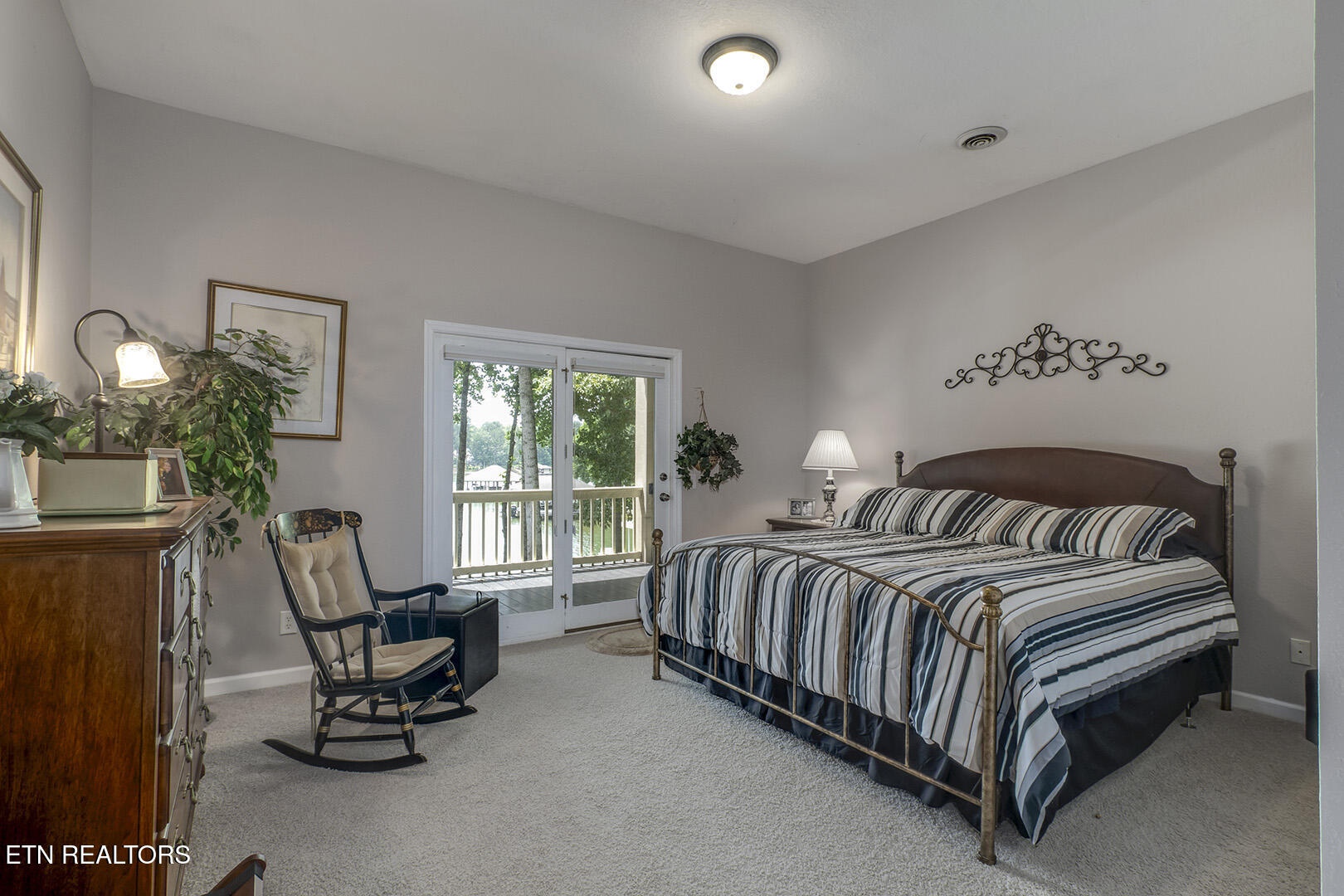 Loudon, Tennessee 37774, United States, 4 Bedrooms Bedrooms, ,5 BathroomsBathrooms,Residential,Pending,168126