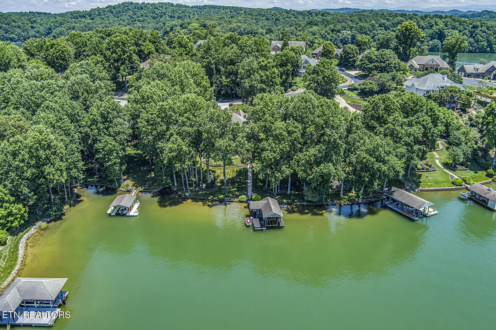 Loudon, Tennessee 37774, United States, 4 Bedrooms Bedrooms, ,5 BathroomsBathrooms,Residential,Pending,168126