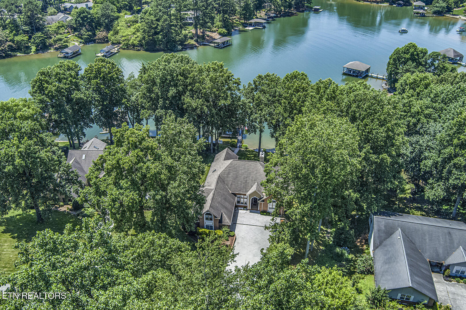 Loudon, Tennessee 37774, United States, 4 Bedrooms Bedrooms, ,5 BathroomsBathrooms,Residential,Pending,168126