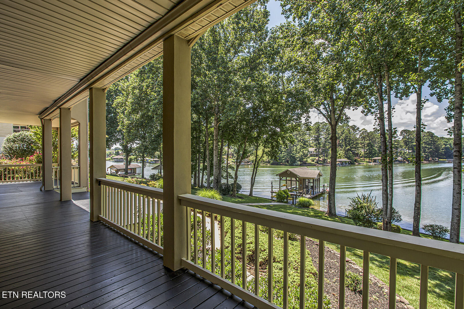 Loudon, Tennessee 37774, United States, 4 Bedrooms Bedrooms, ,5 BathroomsBathrooms,Residential,Pending,168126