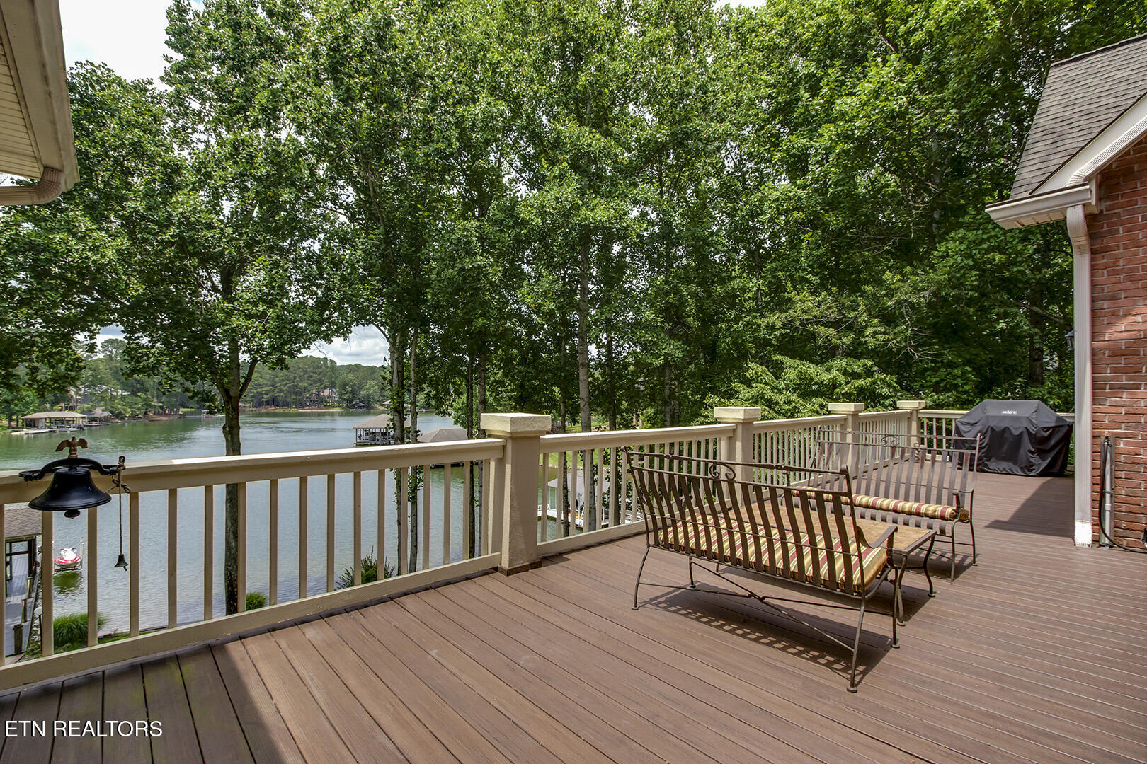 Loudon, Tennessee 37774, United States, 4 Bedrooms Bedrooms, ,5 BathroomsBathrooms,Residential,Pending,168126