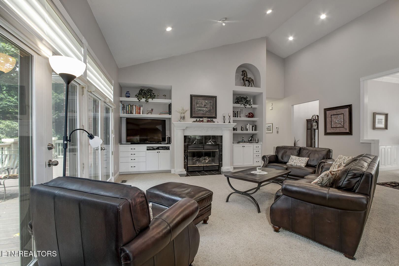 Loudon, Tennessee 37774, United States, 4 Bedrooms Bedrooms, ,5 BathroomsBathrooms,Residential,Pending,168126