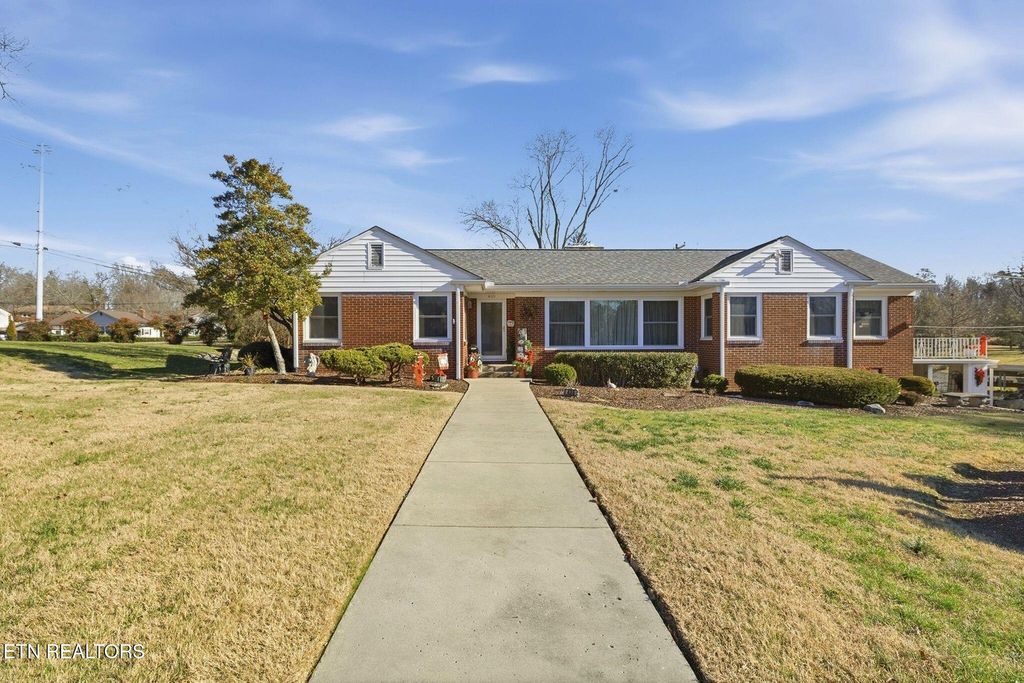 Photo of 400 Eagle Bend Lane, Clinton, TN 37716 (MLS # 1324393)