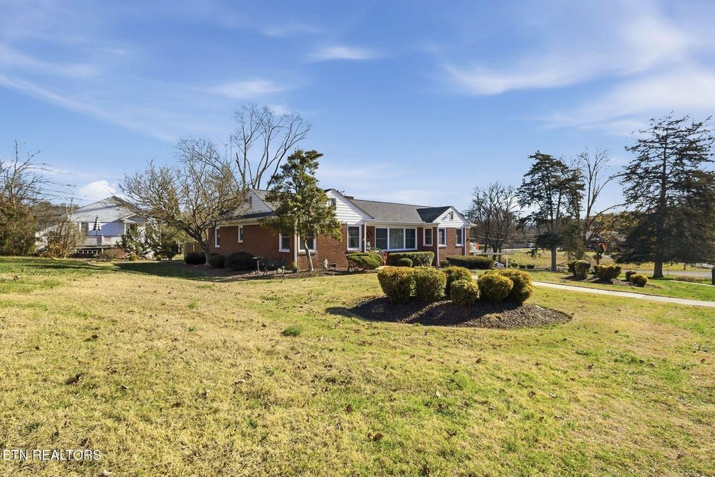 Photo of 400 Eagle Bend Lane, Clinton, TN 37716 (MLS # 1324393)