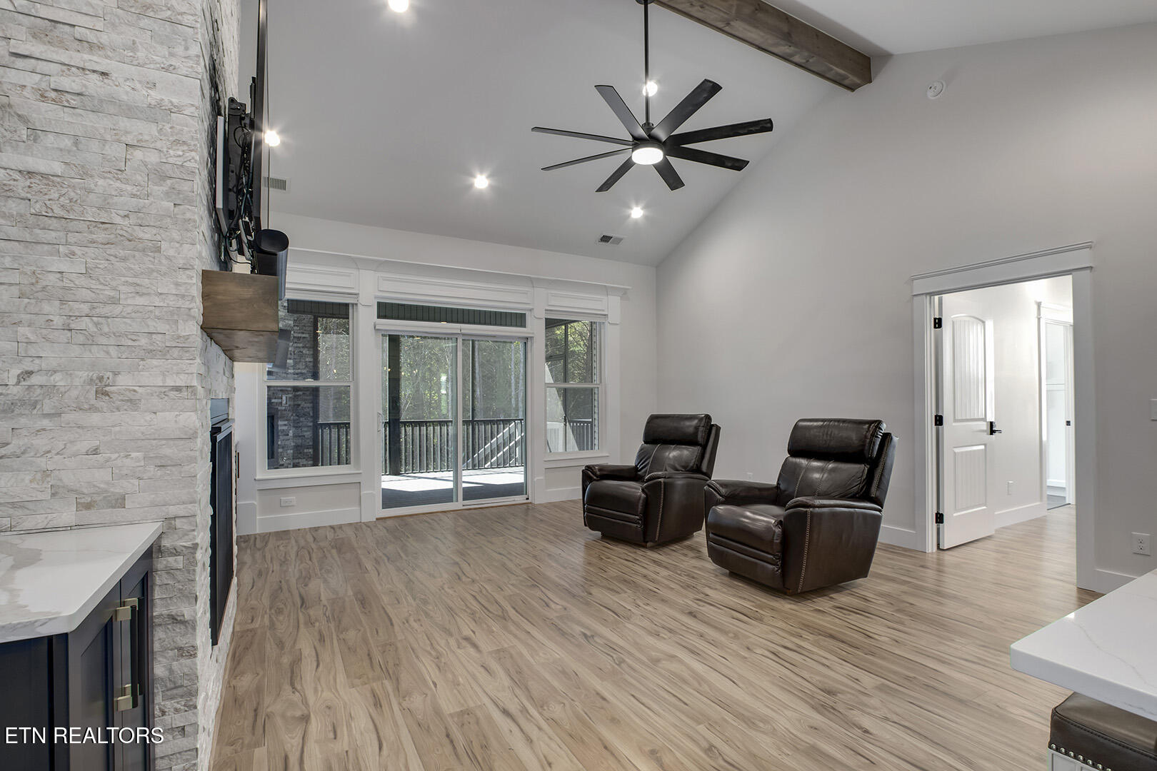 Loudon, Tennessee 37774, United States, 3 Bedrooms Bedrooms, ,2 BathroomsBathrooms,Residential,Active,219005