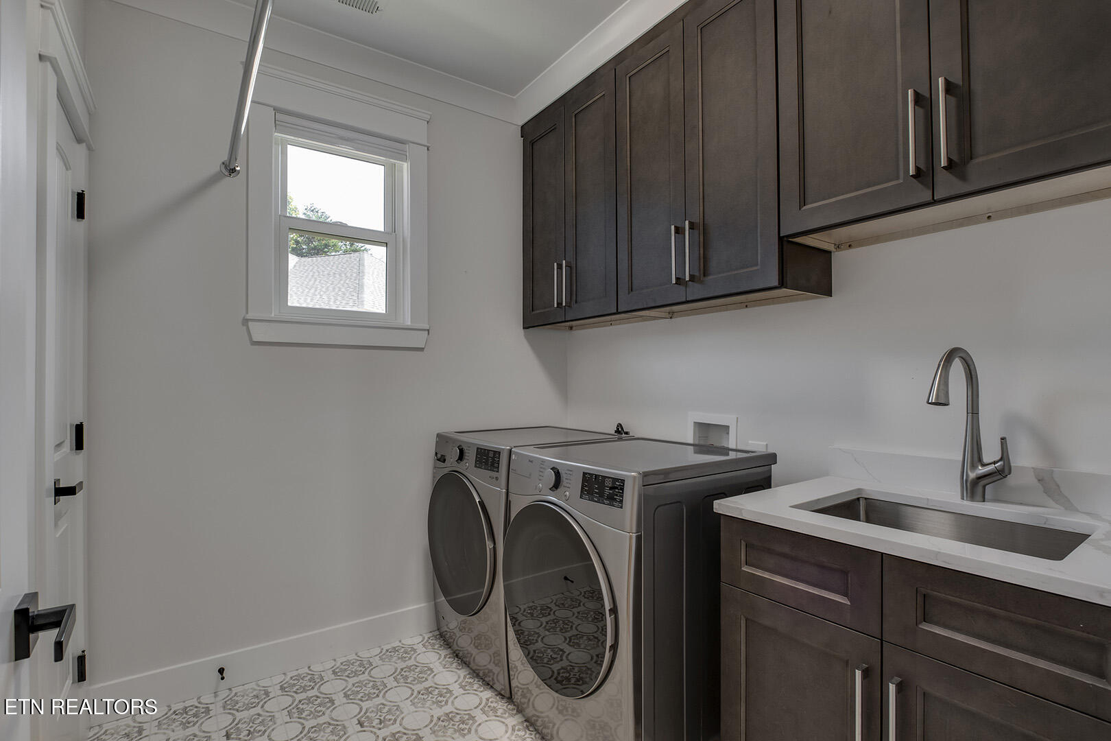 Loudon, Tennessee 37774, United States, 3 Bedrooms Bedrooms, ,2 BathroomsBathrooms,Residential,Active,219005