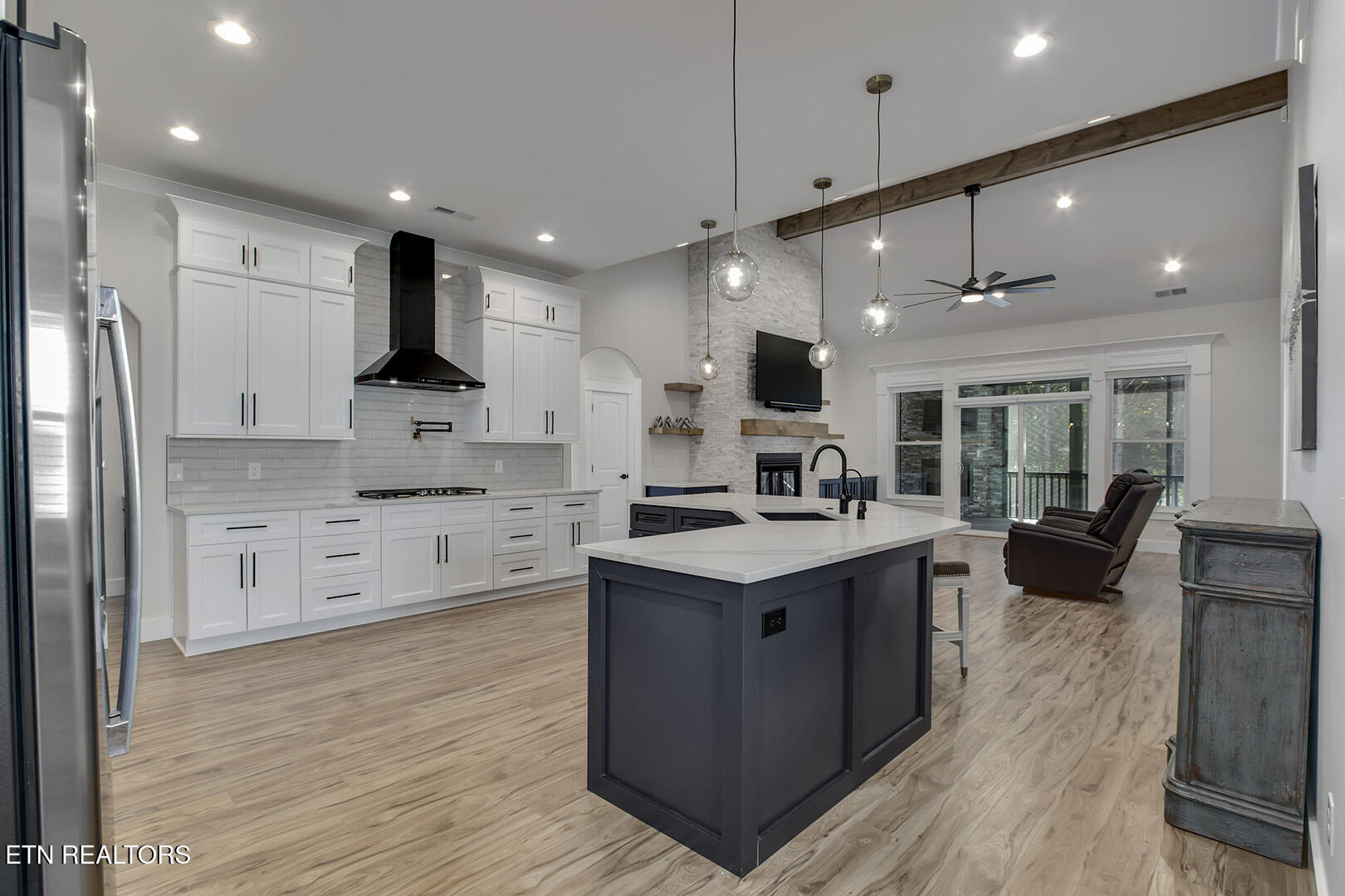 Loudon, Tennessee 37774, United States, 3 Bedrooms Bedrooms, ,2 BathroomsBathrooms,Residential,Active,219005