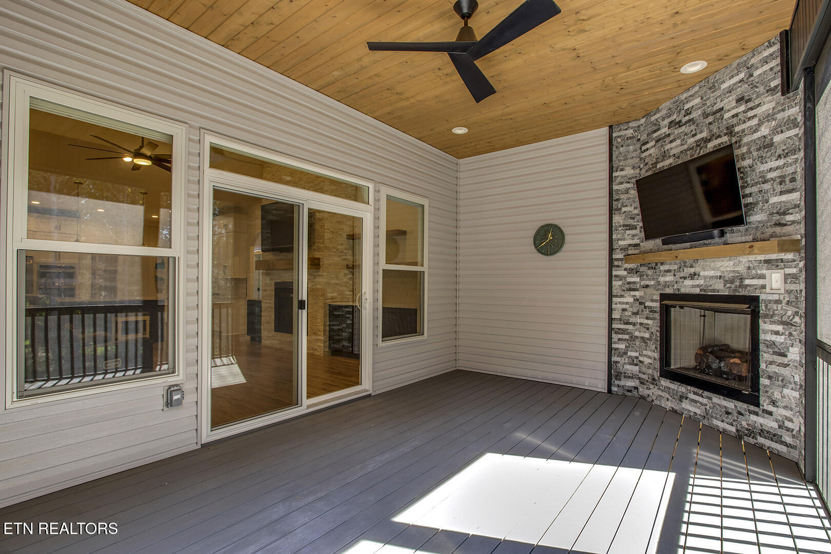 Loudon, Tennessee 37774, United States, 3 Bedrooms Bedrooms, ,2 BathroomsBathrooms,Residential,Active,219005