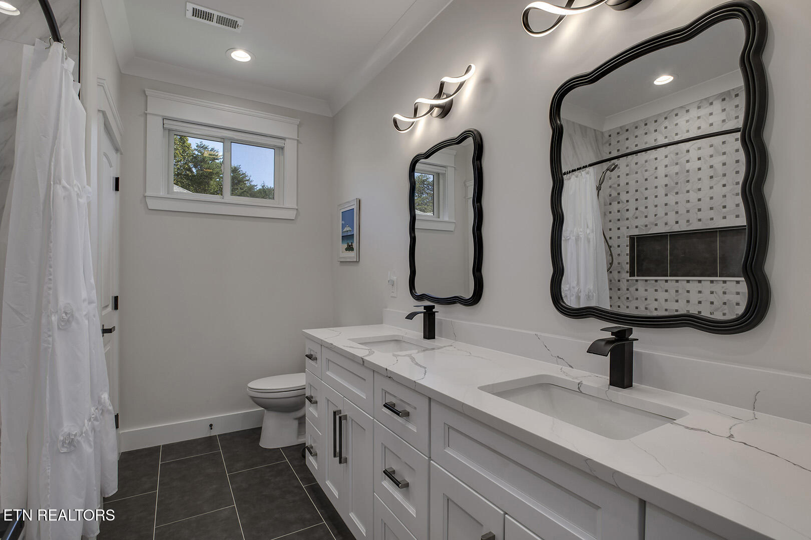 Loudon, Tennessee 37774, United States, 3 Bedrooms Bedrooms, ,2 BathroomsBathrooms,Residential,Active,219005