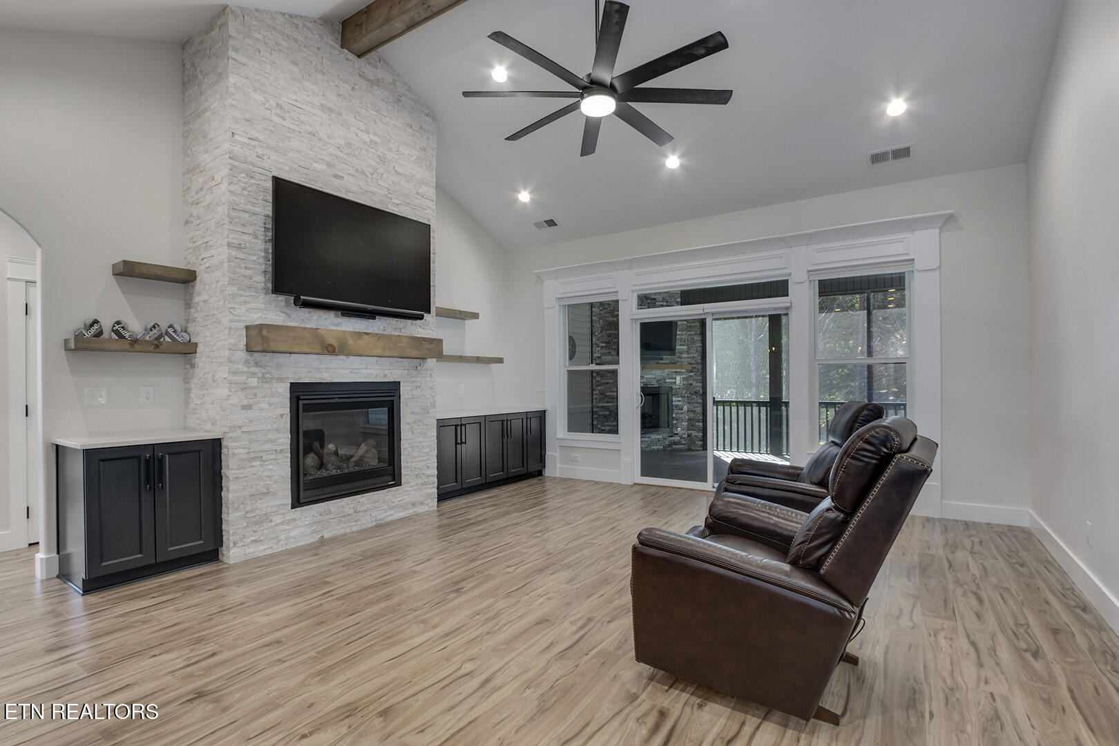 Loudon, Tennessee 37774, United States, 3 Bedrooms Bedrooms, ,2 BathroomsBathrooms,Residential,Active,219005