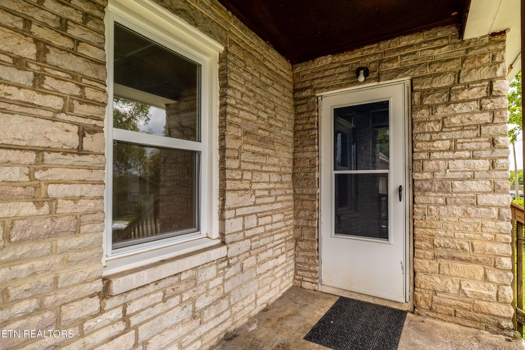 Photo of 133 W Edison St, Alcoa, TN 37701 (MLS # 1271421)