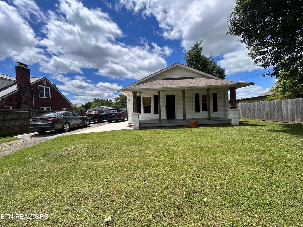 Photo of 724 Montvue Ave, Morristown, TN 37813 (MLS # 1302152)