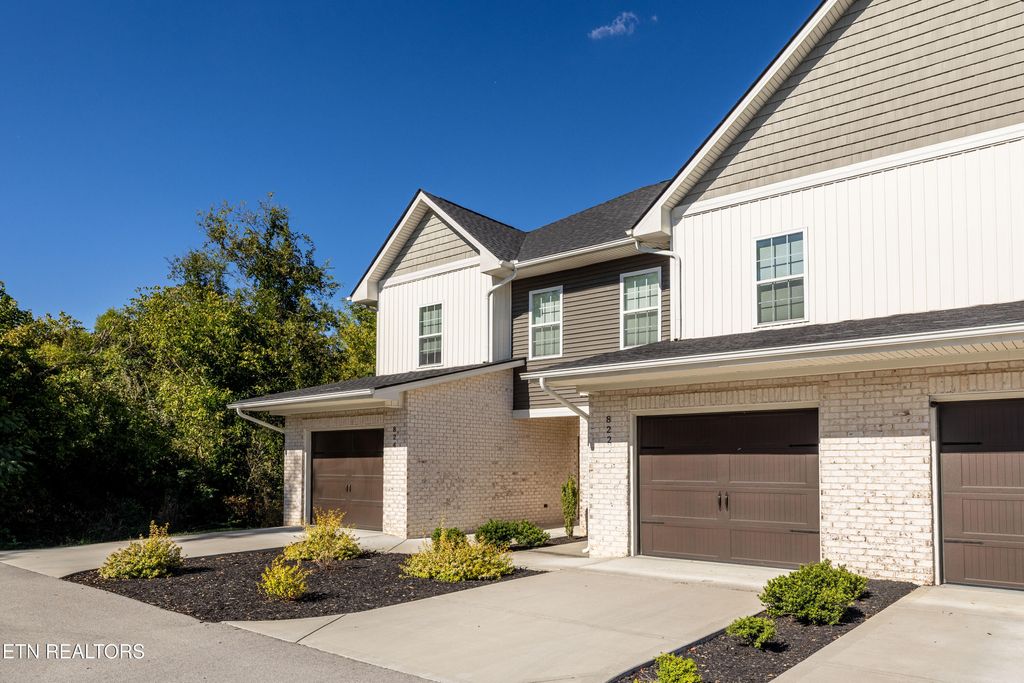 Photo of 822 Mccammon Ave, Maryville, TN 37801 (MLS # 1319348)