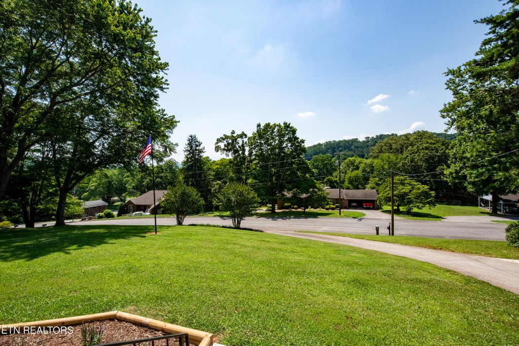 Photo of 1354 Hillvale Rd, Louisville, TN 37777 (MLS # 1306199)