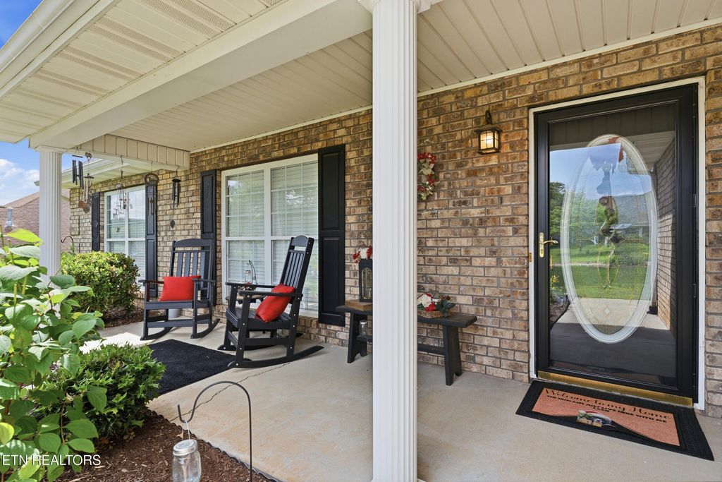 Photo of 241 Edinburgh Drive, Lenoir City, TN 37771 (MLS # 1342504)