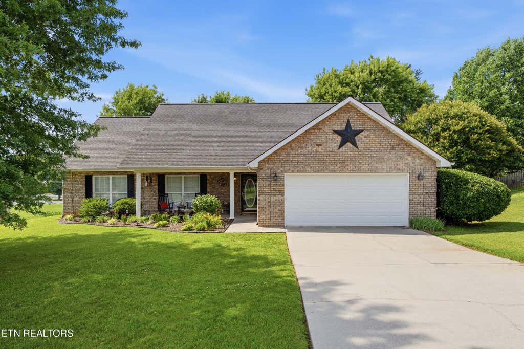 Photo of 241 Edinburgh Drive, Lenoir City, TN 37771 (MLS # 1342504)