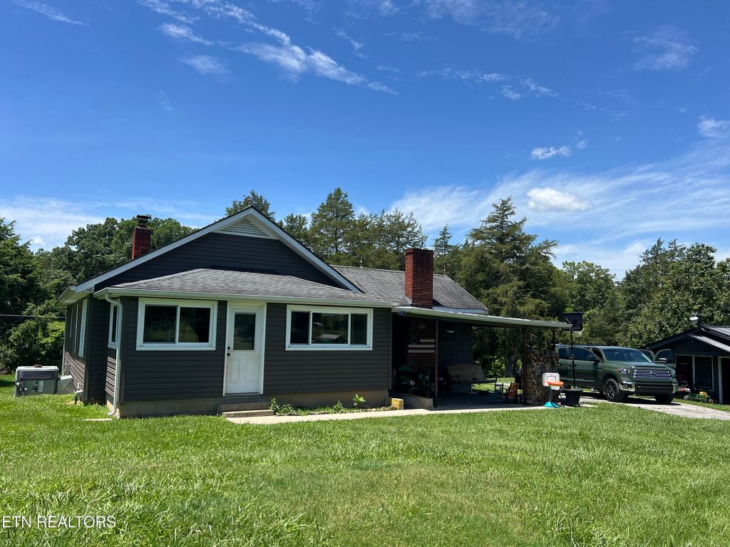 Photo of 1623 Straight Branch Rd, Speedwell, TN 37870 (MLS # 1323776)