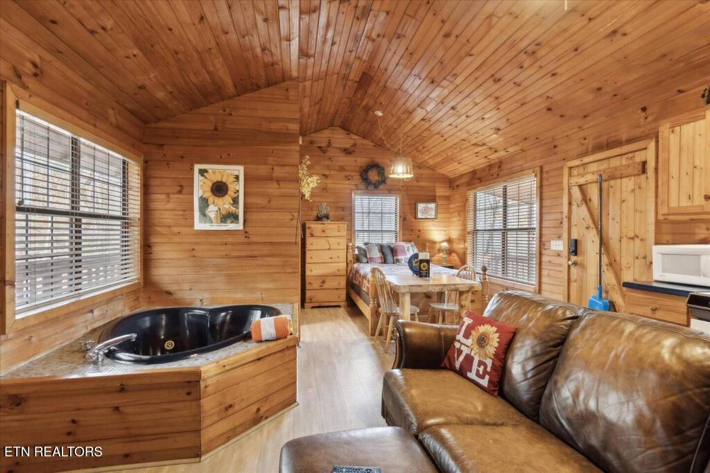 Photo of 3328 Dirk Shell Rd, Sevierville, TN 37876 (MLS # 1312090)