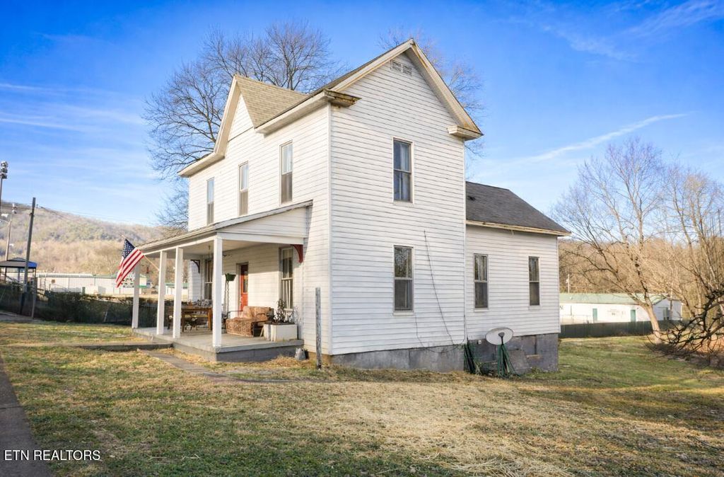 Photo of 416 W Wheeler St, Rockwood, TN 37854 (MLS # 1324783)