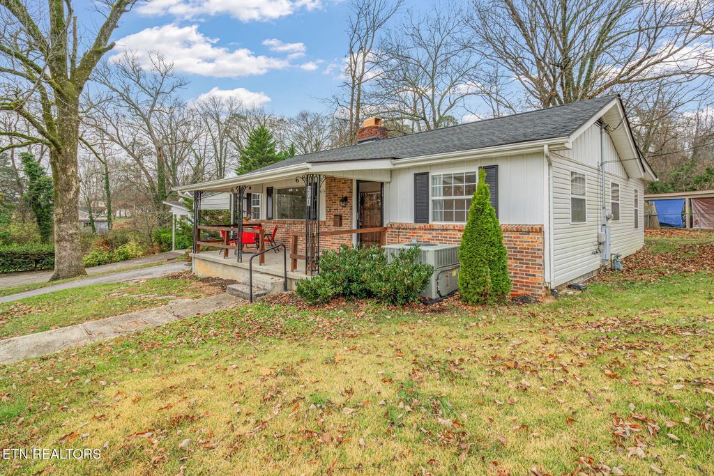 Photo of 201 W Fairview Rd, Oak Ridge, TN 37830 (MLS # 1323575)