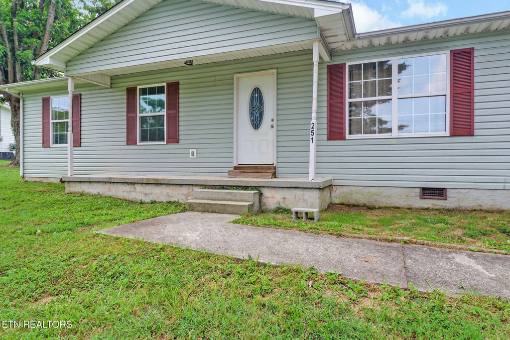 Photo of 251 Myrtle Ave, Crossville, TN 38555 (MLS # 1313049)