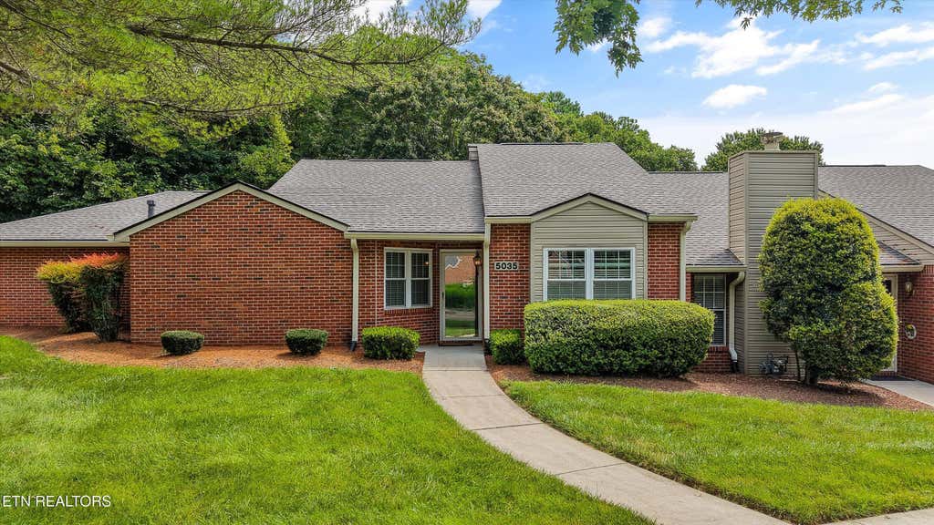 Photo of 5035 Griffins Gate Lane, Knoxville, TN 37912 (MLS # 1350531)