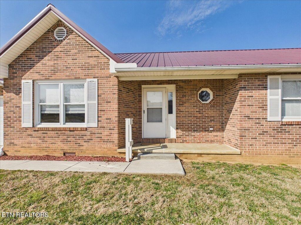 Photo of 129 Farris Circle, LaFollette, TN 37766 (MLS # 1327187)