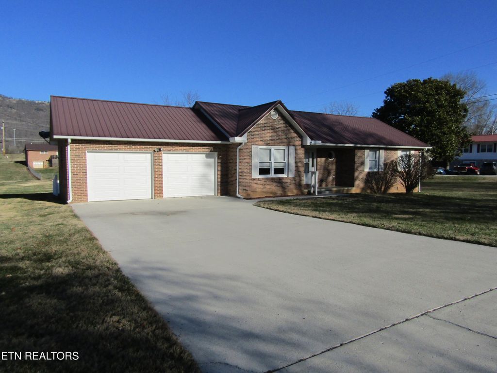 Photo of 129 Farris Circle, LaFollette, TN 37766 (MLS # 1327187)