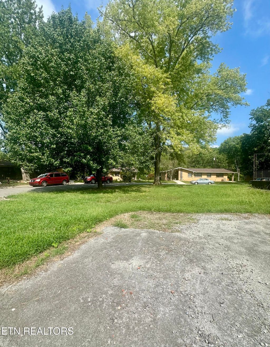 Photo of 428 Kingston Avenue Ave, Oliver Springs, TN 37840 (MLS # 1313163)