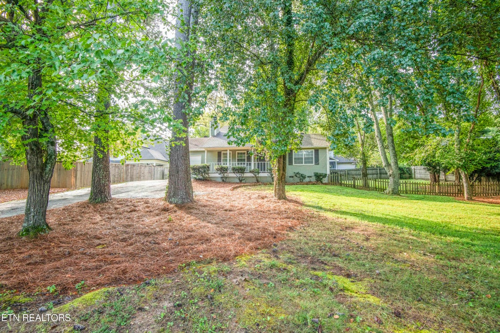 Photo of 6812 Westland Drive, Knoxville, TN 37919 (MLS # 1359080)